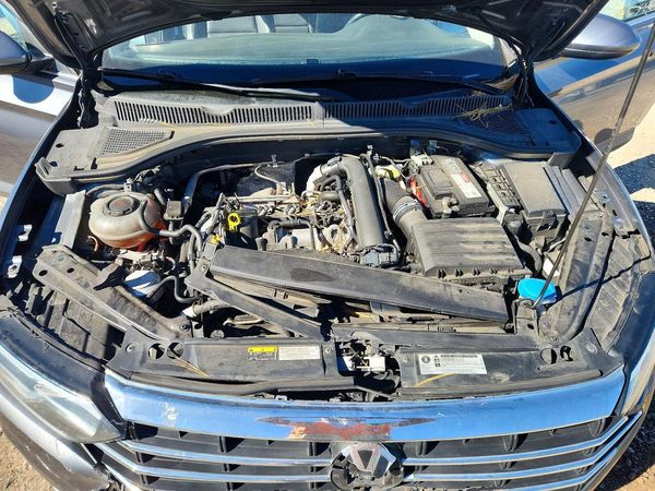 2019 VOLKSWAGEN JETTA S, SE, R-Line — Engine bay
