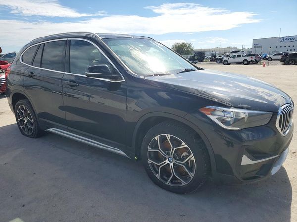 2022 BMW X1 xDrive28i — Passenger 3/4