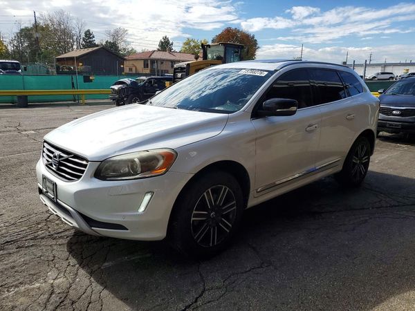 2017 VOLVO XC60 Dynamic — Front 3/4