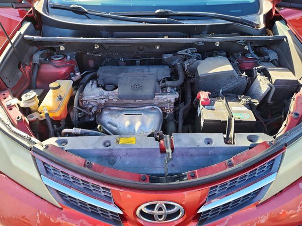 2014 TOYOTA RAV4 Sports — Engine bay