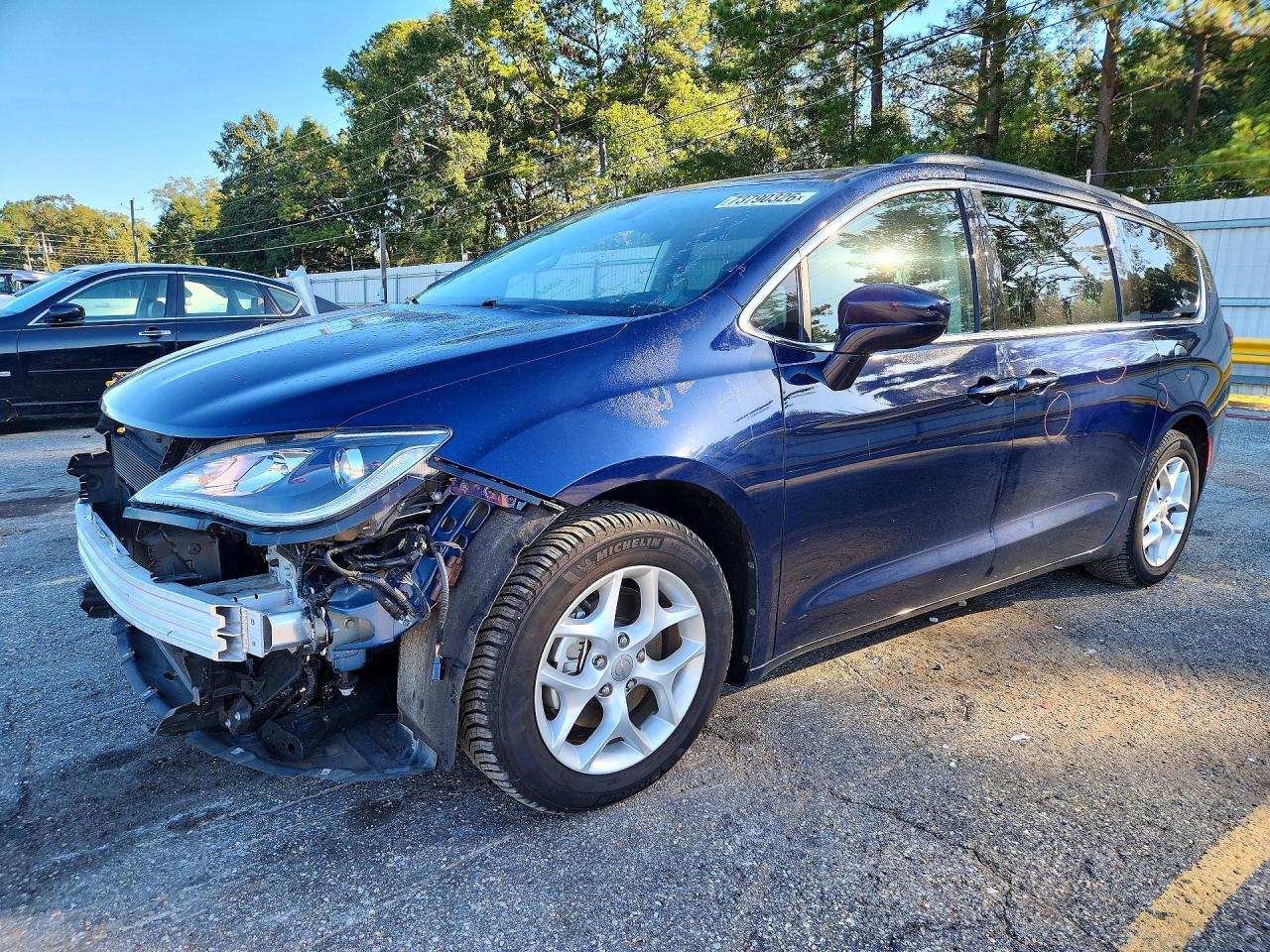 2018 CHRYSLER PACIFICA Touring Plus — Front 3/4