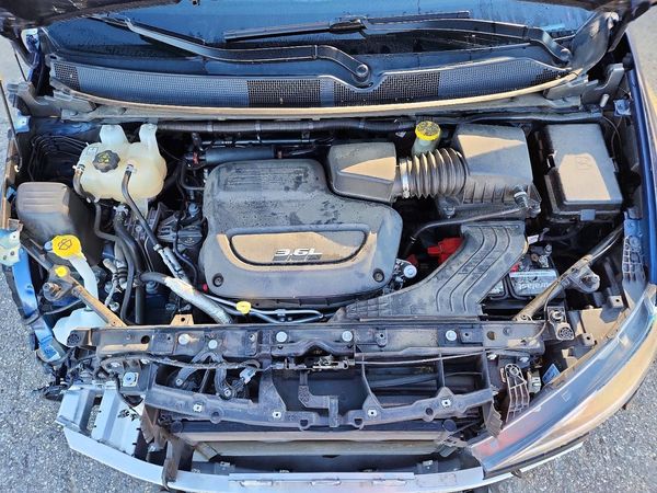 2018 CHRYSLER PACIFICA Touring Plus — Engine bay