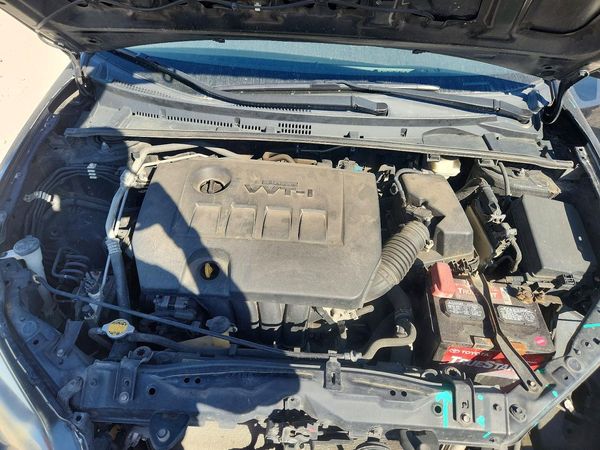 2014 TOYOTA COROLLA L/LE — Engine bay