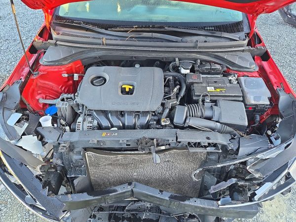 2020 HYUNDAI ELANTRA — Engine bay