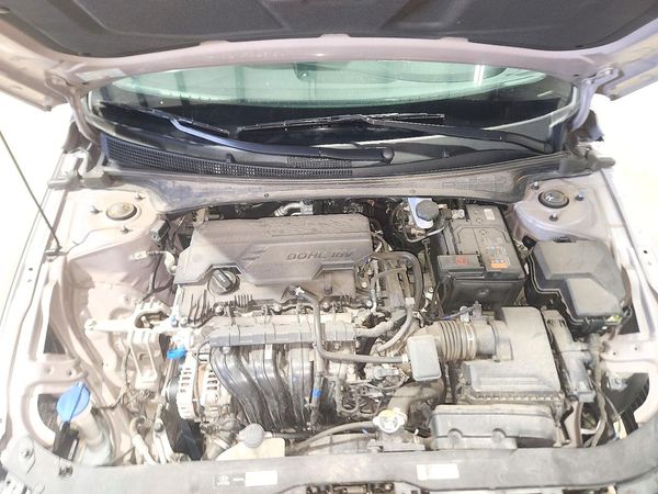 2025 HYUNDAI ELANTRA SEL Convenience — Engine bay