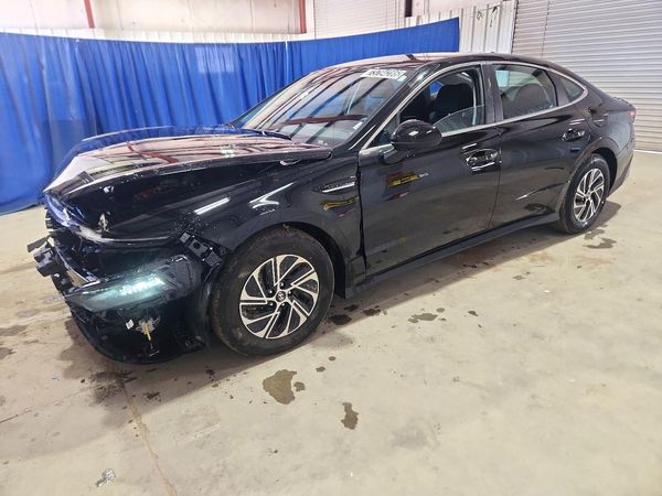 2026 HYUNDAI SONATA Blue — Front 3/4
