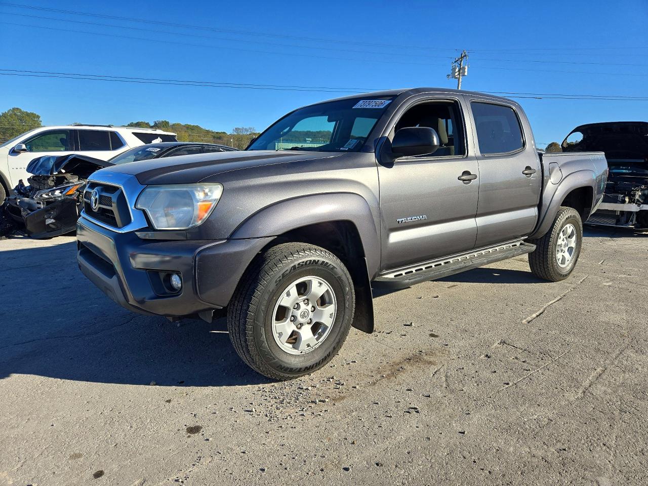 2014 TOYOTA TACOMA Delux Grade — Front 3/4