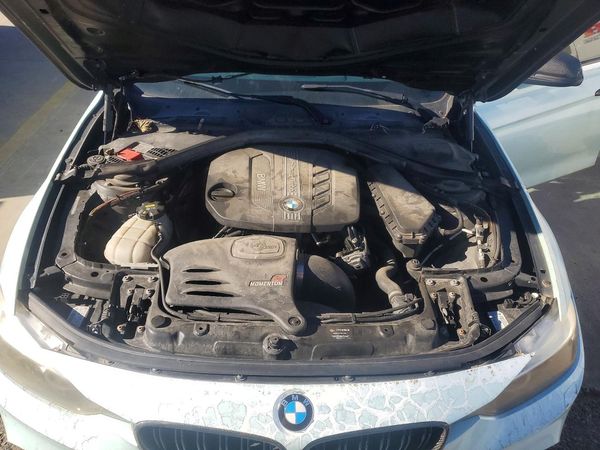 2015 BMW 328 xDrive — Engine bay