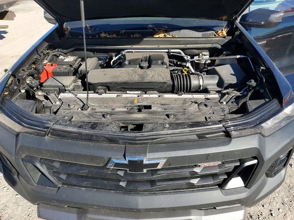 2025 CHEVROLET COLORADO Trail Boss — Engine bay