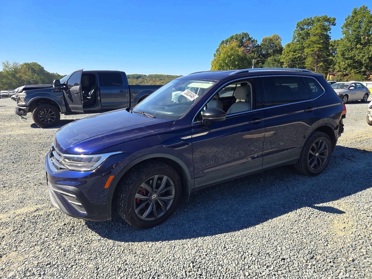 2022 VOLKSWAGEN TIGUAN SE — Front 3/4