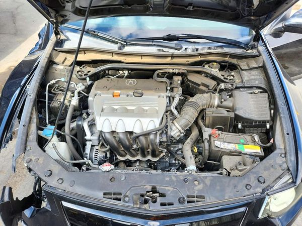 2014 ACURA TSX Tech — Engine bay