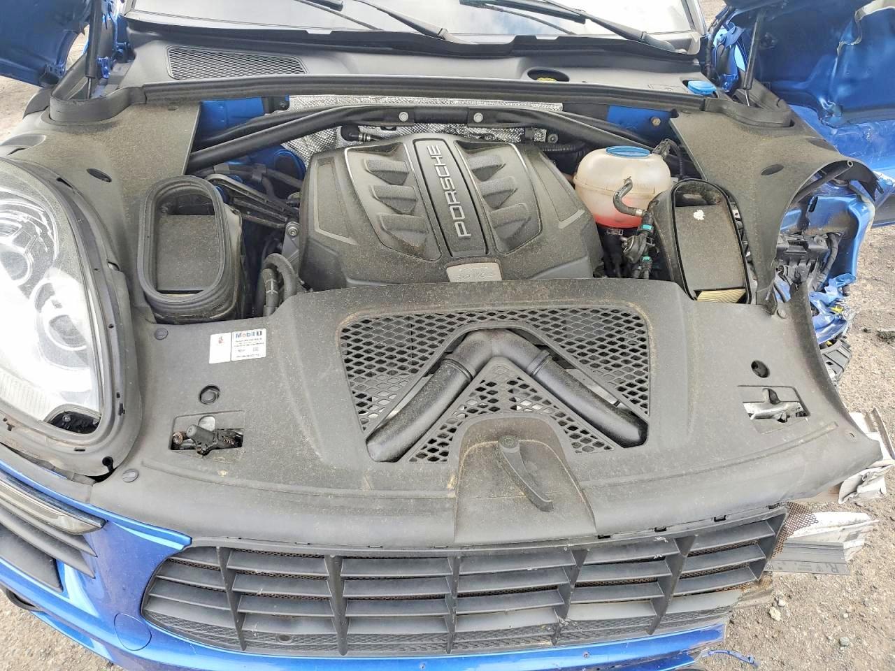 2016 PORSCHE MACAN