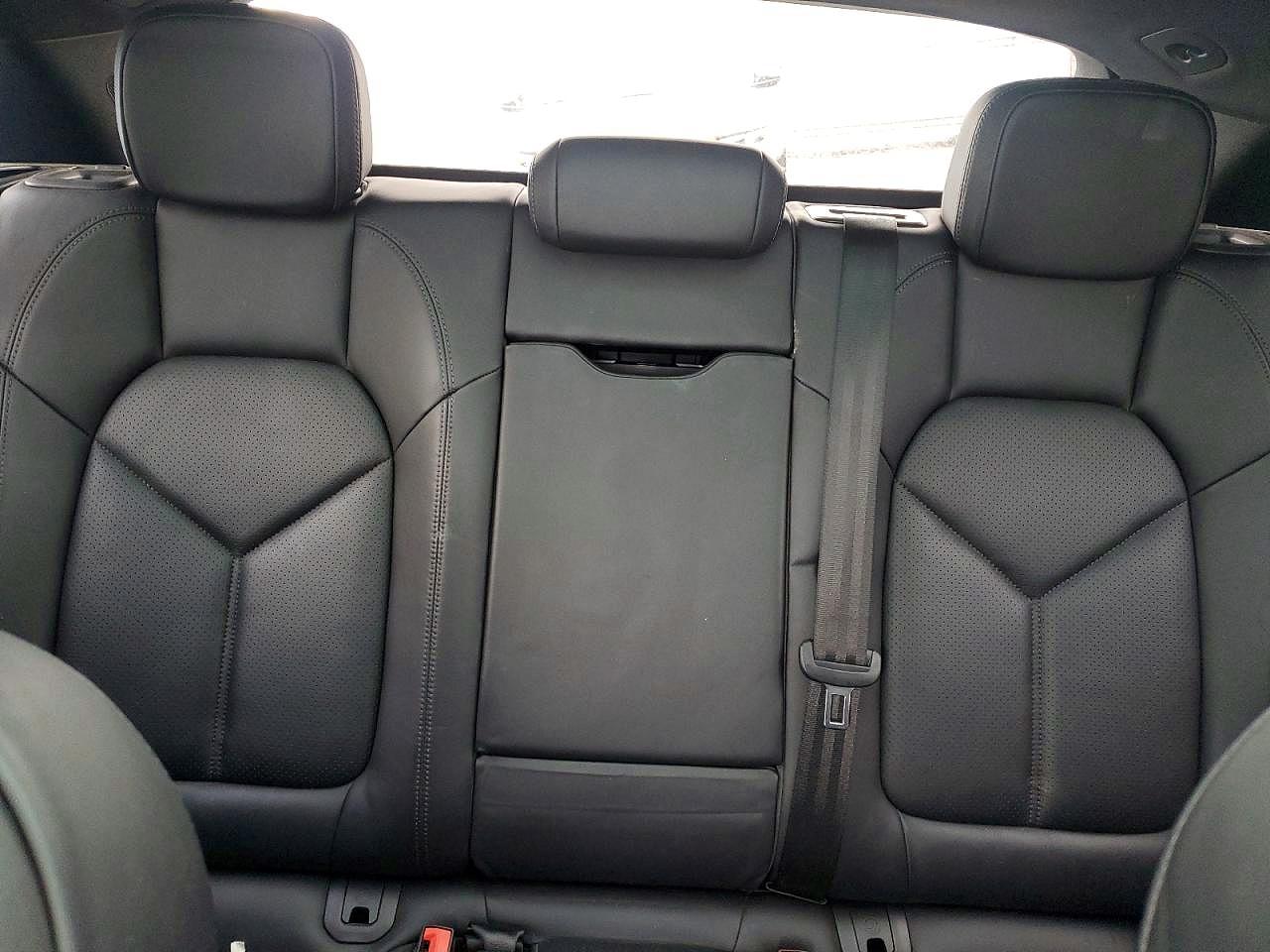 2016 PORSCHE MACAN