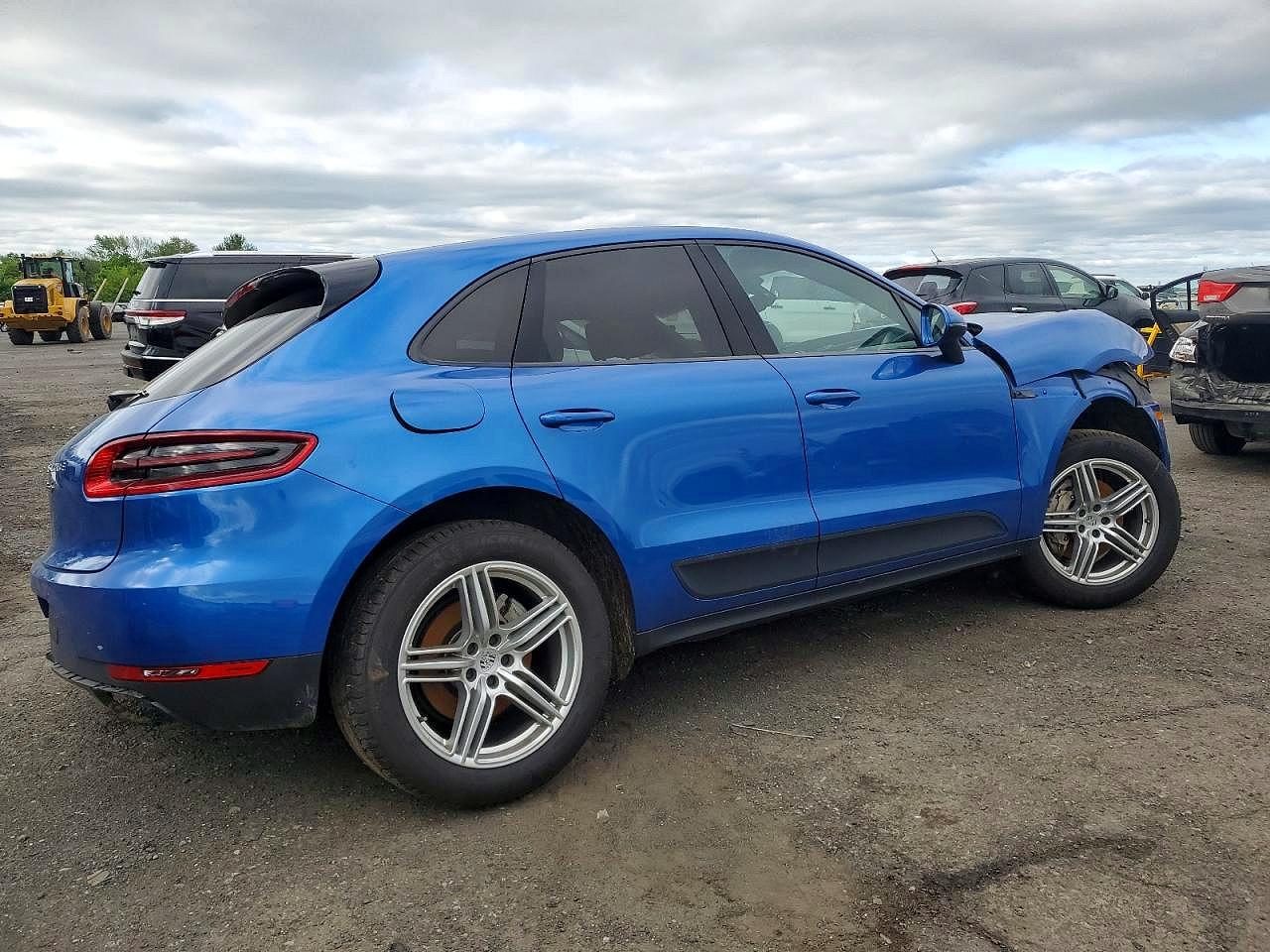 2016 PORSCHE MACAN