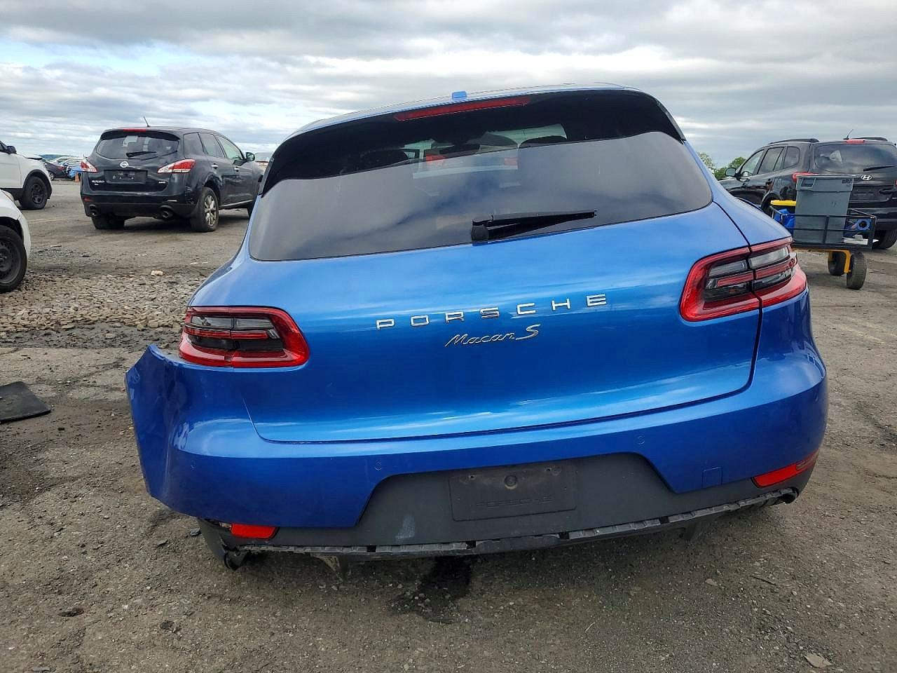 2016 PORSCHE MACAN
