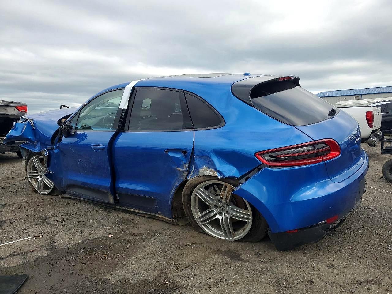 2016 PORSCHE MACAN