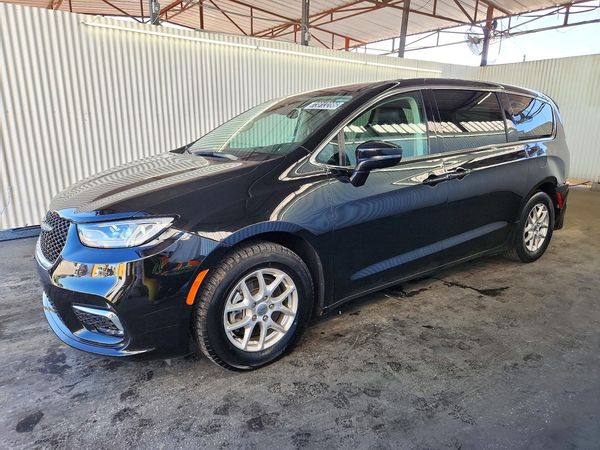 2024 CHRYSLER PACIFICA Touring L — Front 3/4