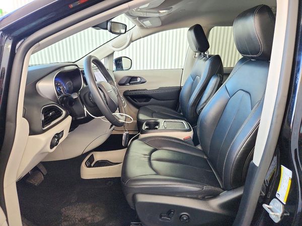 2024 CHRYSLER PACIFICA Touring L — DENT