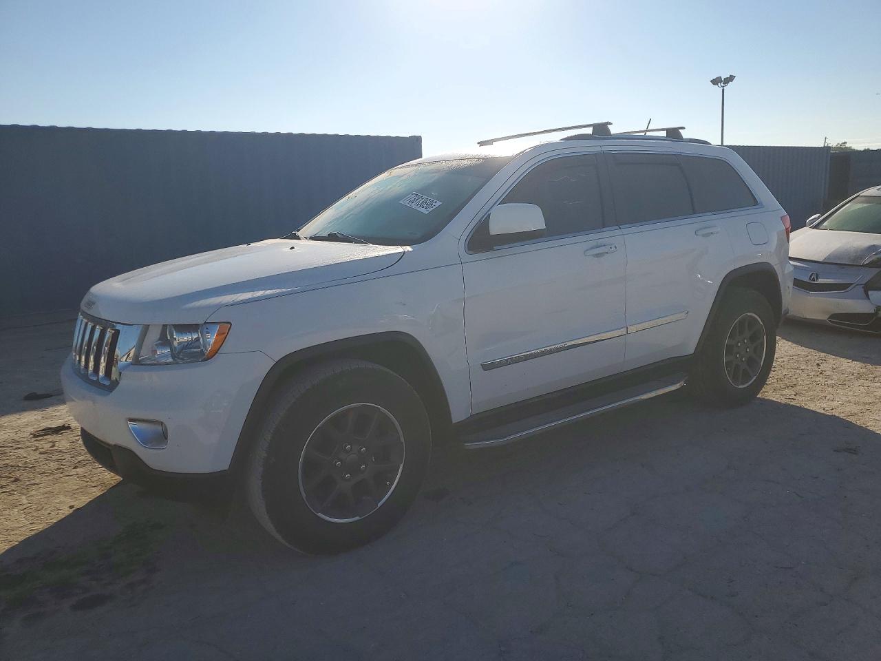 2013 JEEP GRAND CHER OKEE LAREDO 4X4 — Front 3/4