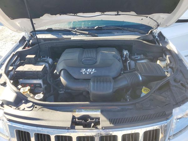 2013 JEEP GRAND CHER OKEE LAREDO 4X4 — Engine bay