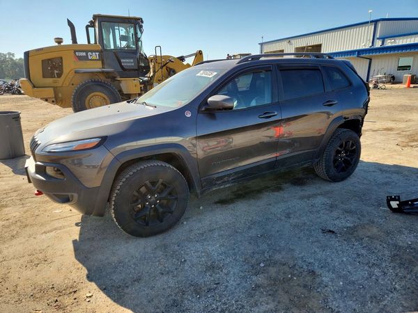 2017 JEEP CHEROKEE Trailhawk — Front 3/4