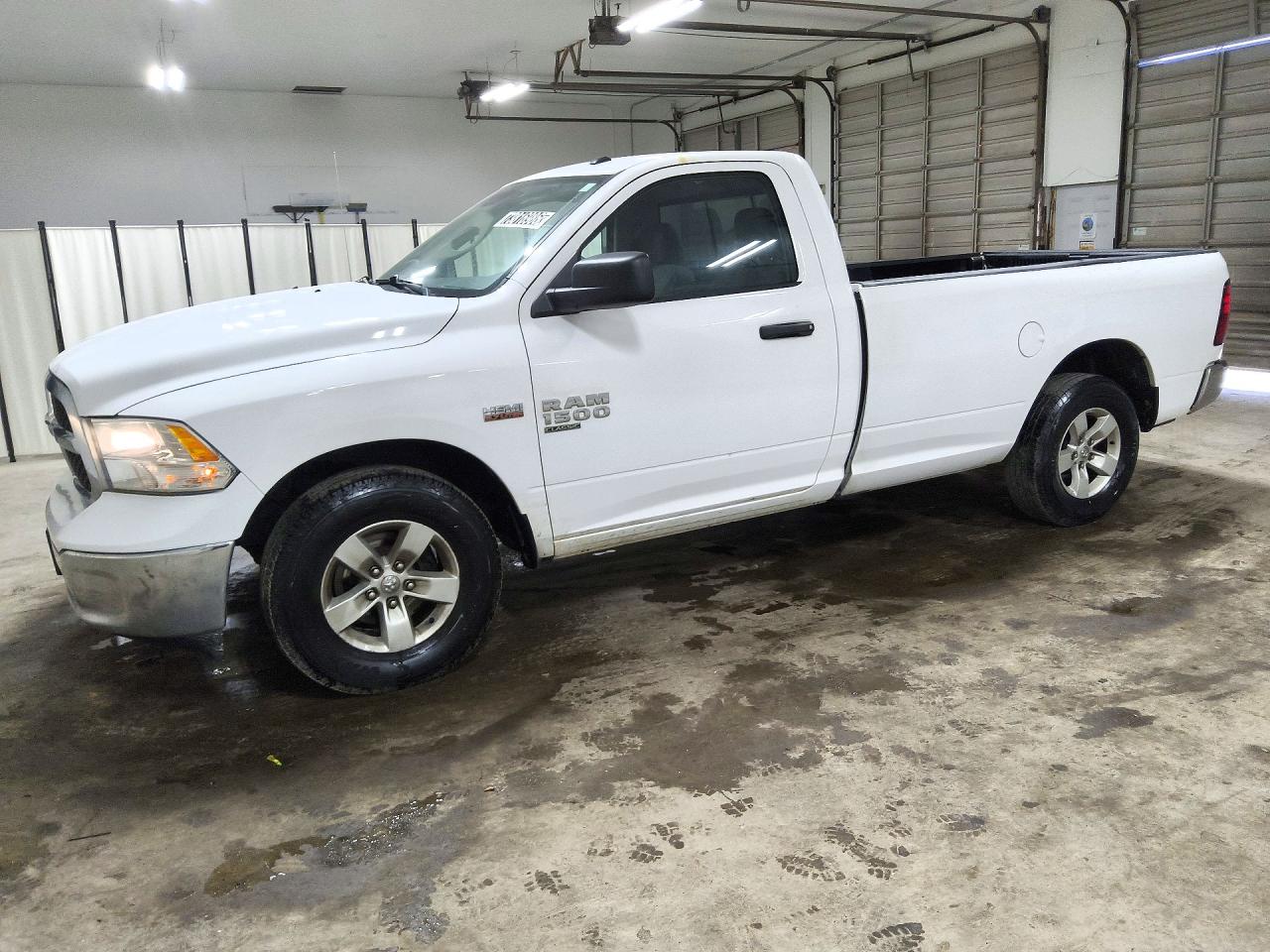 2020 RAM 1500 CLASSIC Classic DS — Front 3/4
