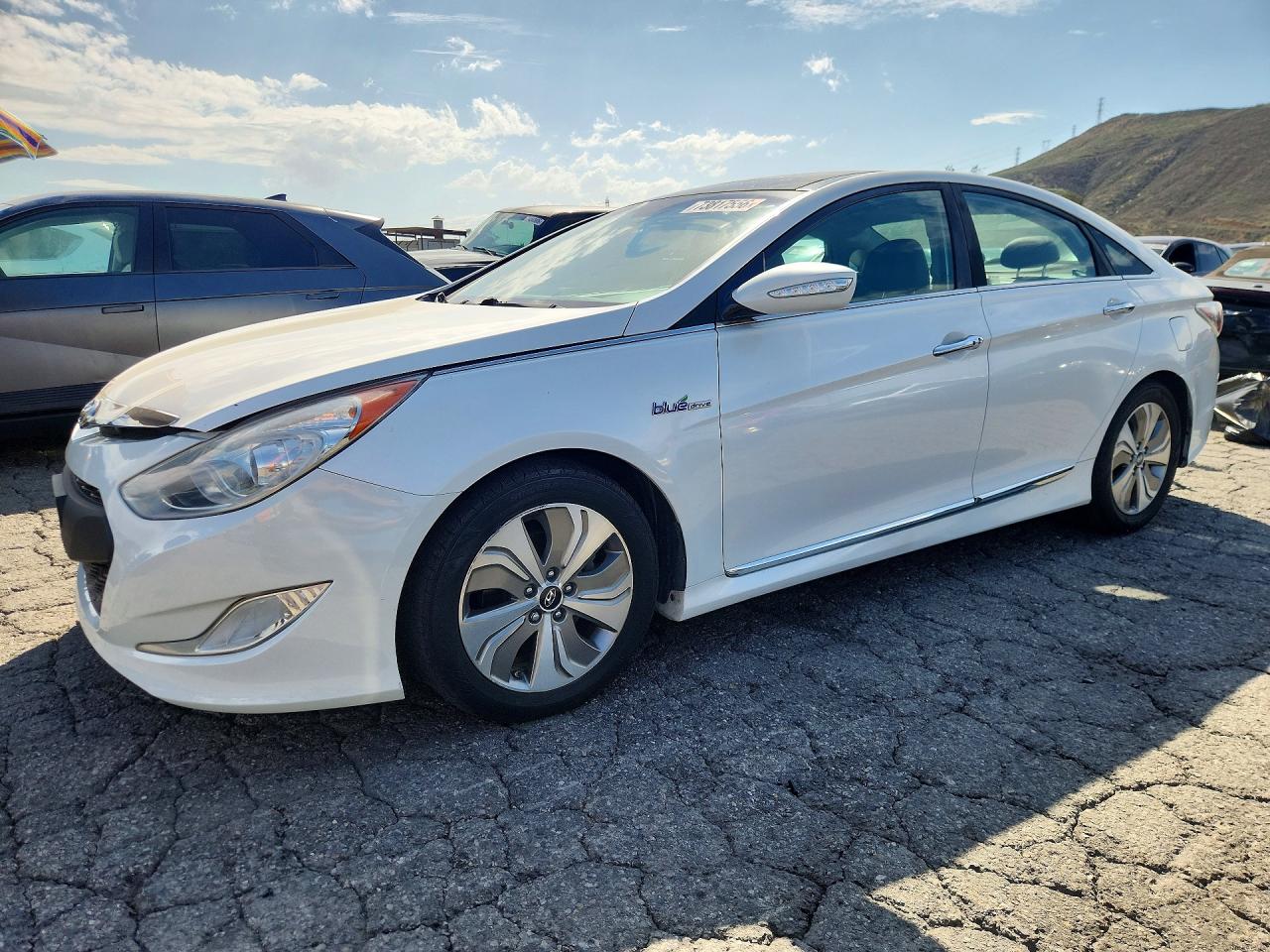 2013 HYUNDAI SONATA Hybrid / Hybrid Limited — Front 3/4