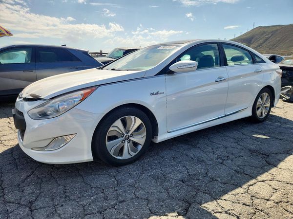 2013 HYUNDAI SONATA Hybrid / Hybrid Limited — Front 3/4