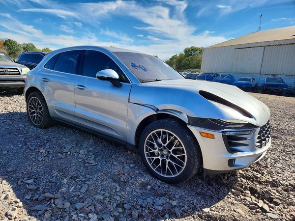 2015 PORSCHE MACAN — Passenger 3/4
