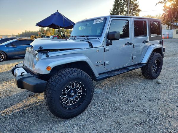 2018 JEEP WRANGLER UNLIMITED Unlimited Sahara — Front 3/4