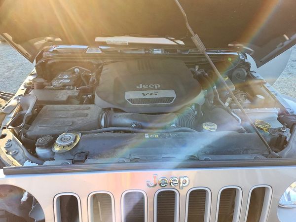 2018 JEEP WRANGLER UNLIMITED Unlimited Sahara — Engine bay