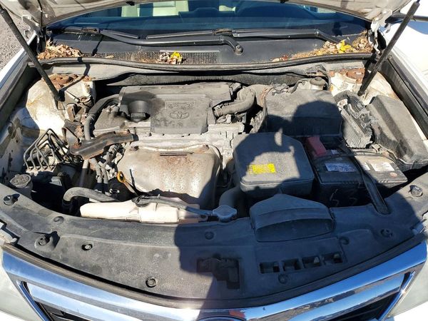 2012 TOYOTA CAMRY — Engine bay