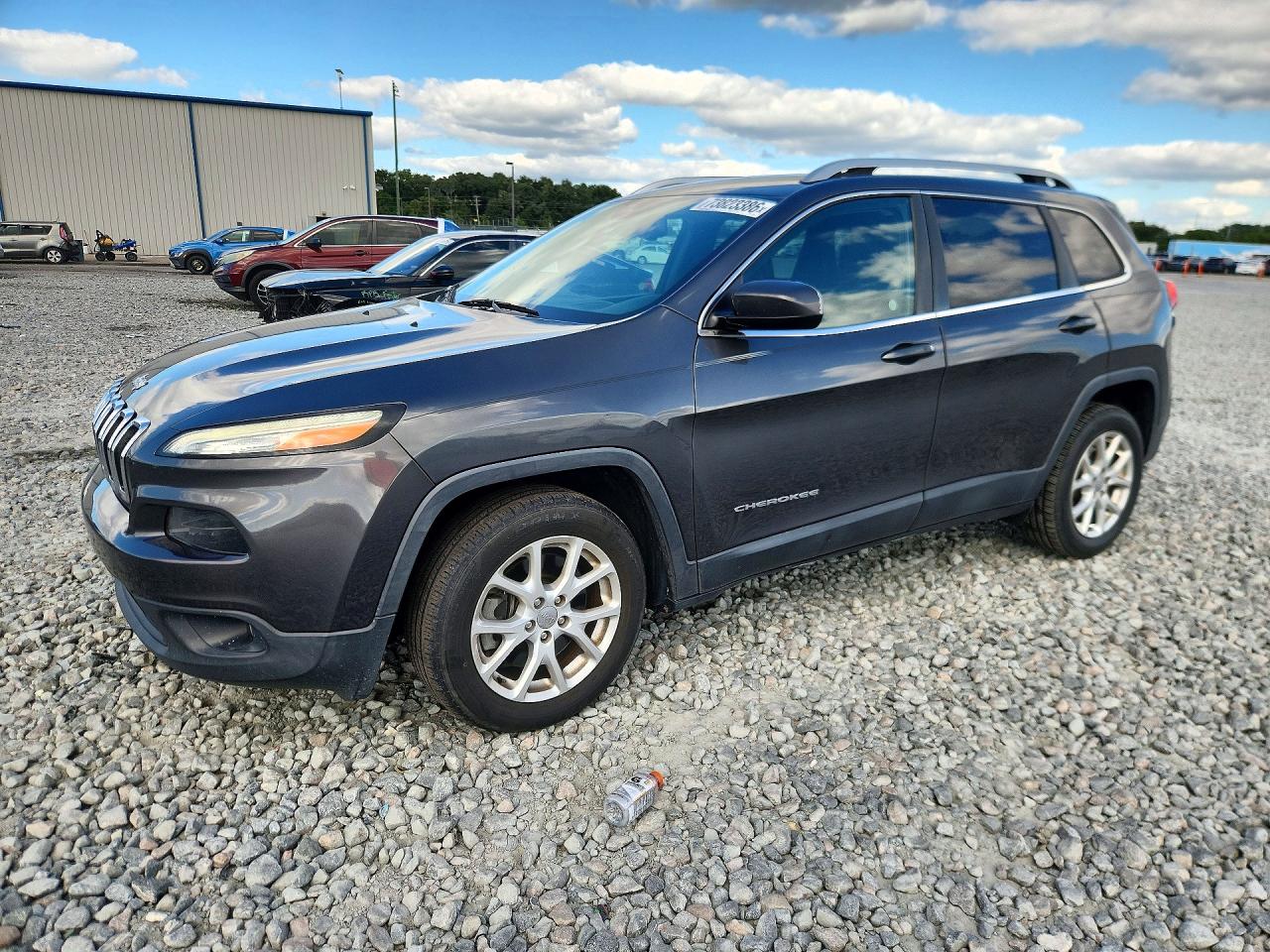 2016 JEEP CHEROKEE Latitude/Longitude/North — Front 3/4
