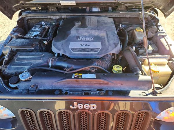 2015 JEEP WRANGLER UNLIMITED Sport — Engine bay
