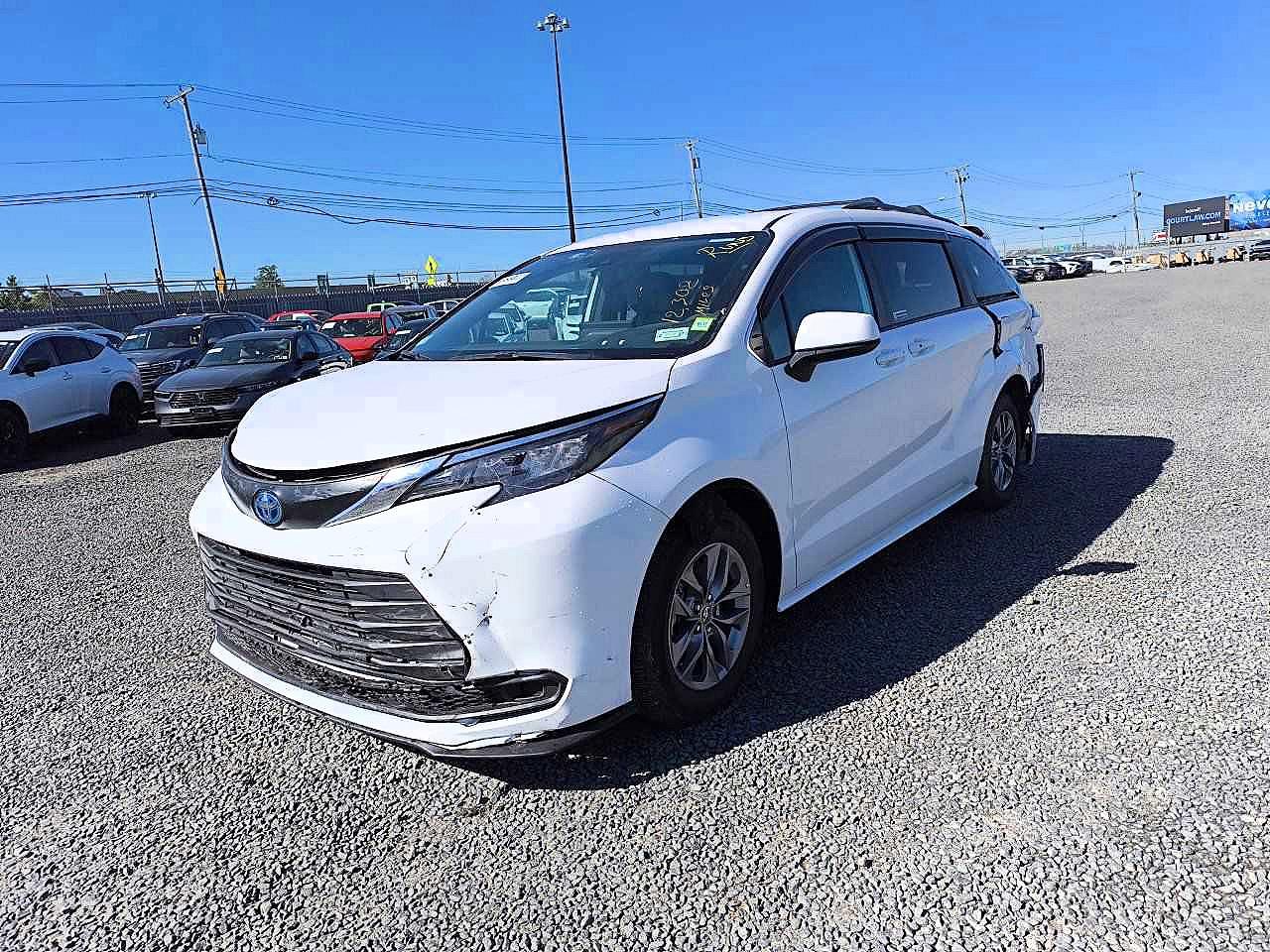 2025 TOYOTA SIENNA LE