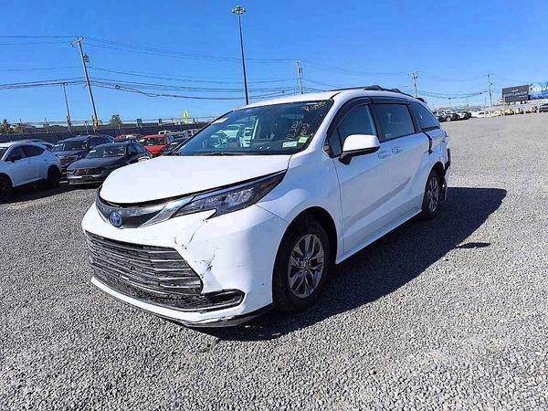 2025 TOYOTA SIENNA LE