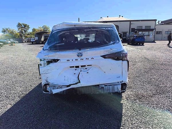 2025 TOYOTA SIENNA LE