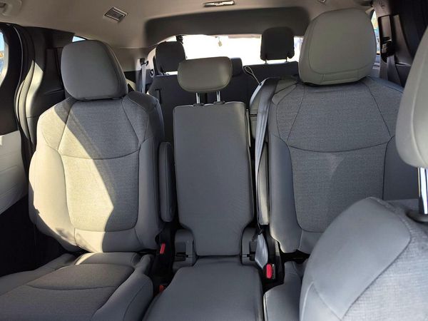 2025 TOYOTA SIENNA LE