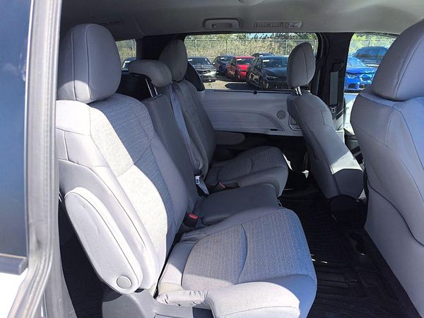 2025 TOYOTA SIENNA LE