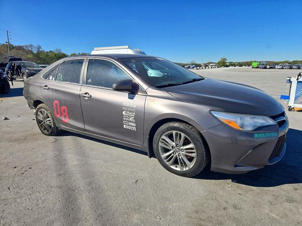 2015 TOYOTA CAMRY — Passenger 3/4