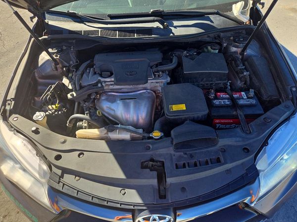 2015 TOYOTA CAMRY — Engine bay