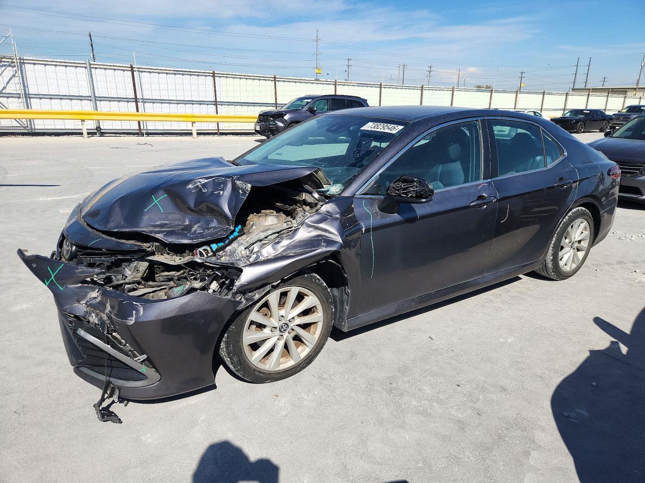 2022 TOYOTA CAMRY LE — Front 3/4