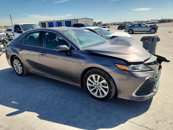 2022 TOYOTA CAMRY LE — Passenger 3/4