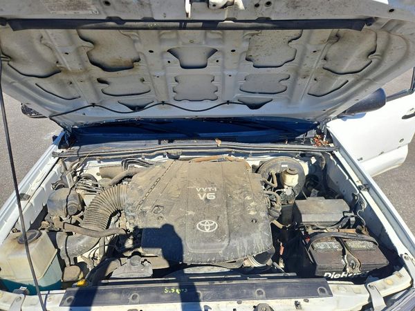 2013 TOYOTA TACOMA Delux — Engine bay