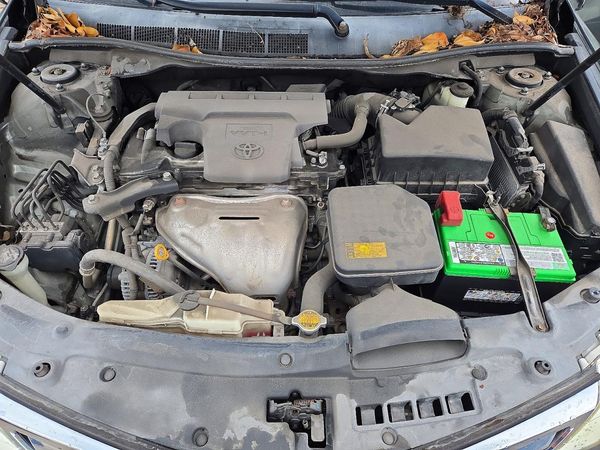 2012 TOYOTA CAMRY — Engine bay