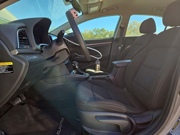 2018 HYUNDAI ELANTRA SE — DENT