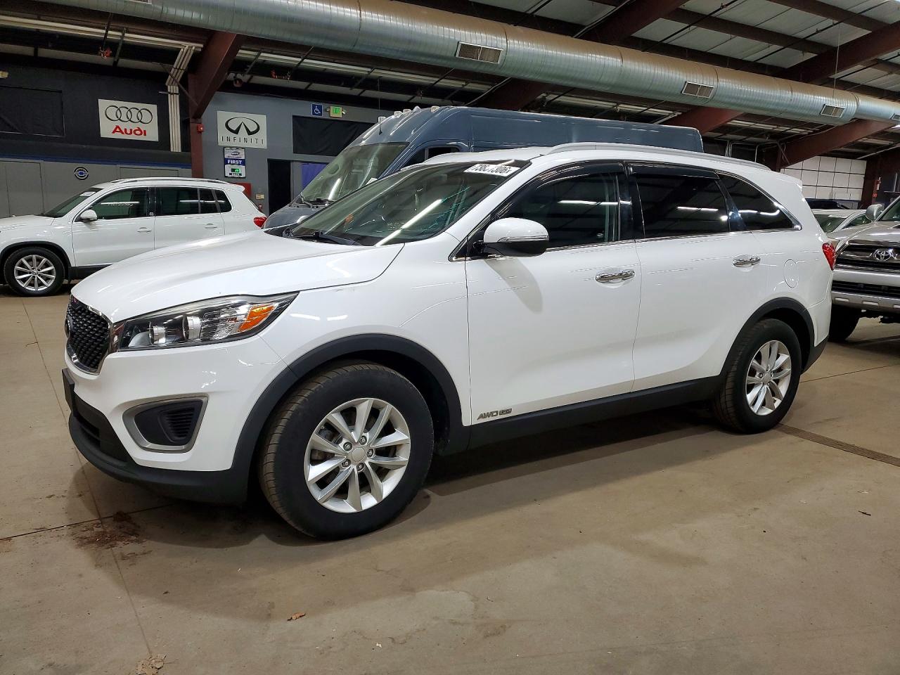 2016 KIA SORENTO L / LX — Front 3/4