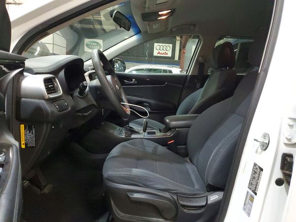 2016 KIA SORENTO L / LX — DENT