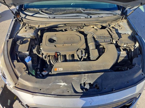2017 HYUNDAI SONATA — Engine bay