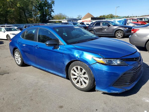 2019 TOYOTA CAMRY L/LE/SE/XLE — Passenger 3/4